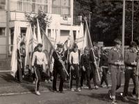 poczty sztandarowe wchodzą na stadion WMOS